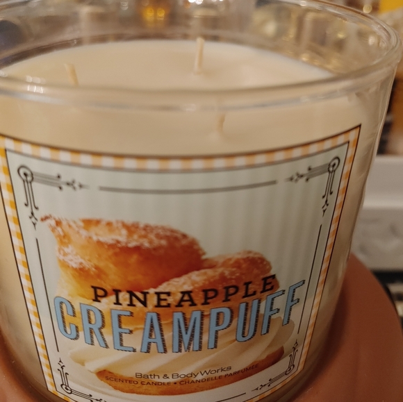 🍍HTF / RARE BATH & BODY WORKS 3 WICK CANDLE IN 🍍 PINEAPPLE CREAMPUFF 🍍 - Picture 2 of 3